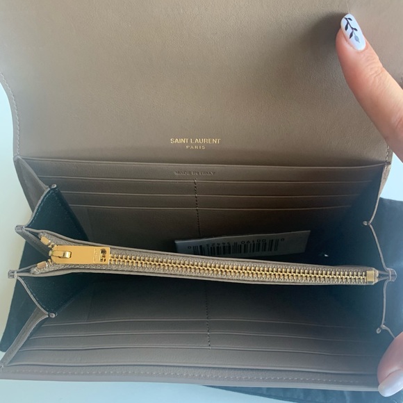 YSL LINE LARGE FLAP WALLET IN GRAINED LEATHER - Picture 4 of 6